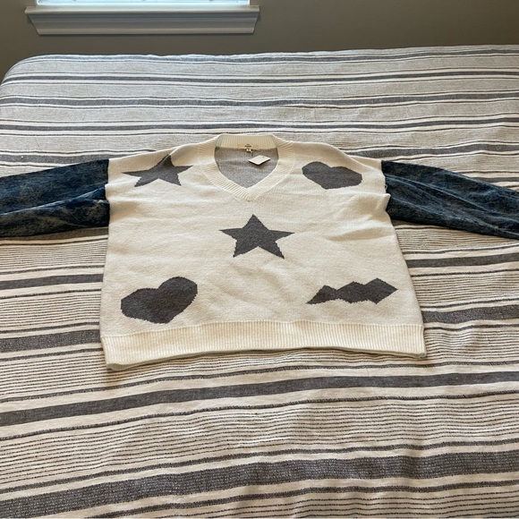 Fun sweatshirt with denim sleeves - Picture 3 of 5